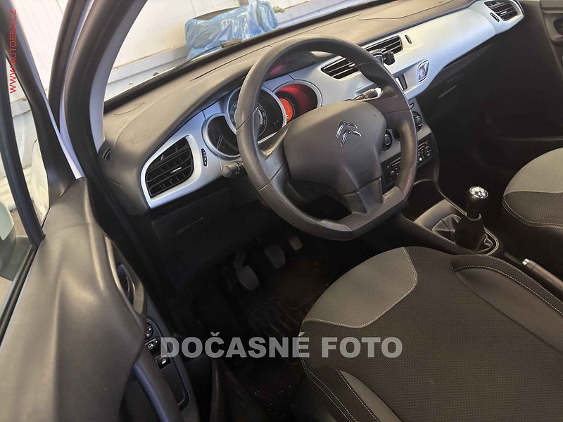 Citroën C3 (2014) 1.2 VTi, ČR, AC, STK7/28 - fotka 3 z 3