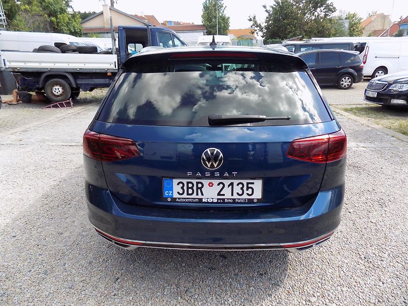 Volkswagen Passat 2,0 TDI R-LINE, MATRIX, ALCAN. - fotka 11 z 42