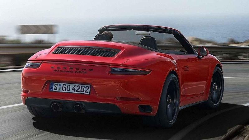 Porsche 911 Carrera GTS.