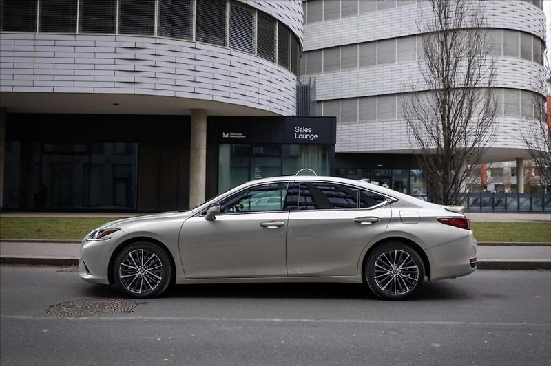 Lexus ES 300h 300H 2,5 HEV LIMITED EDITION - fotka 5 z 21
