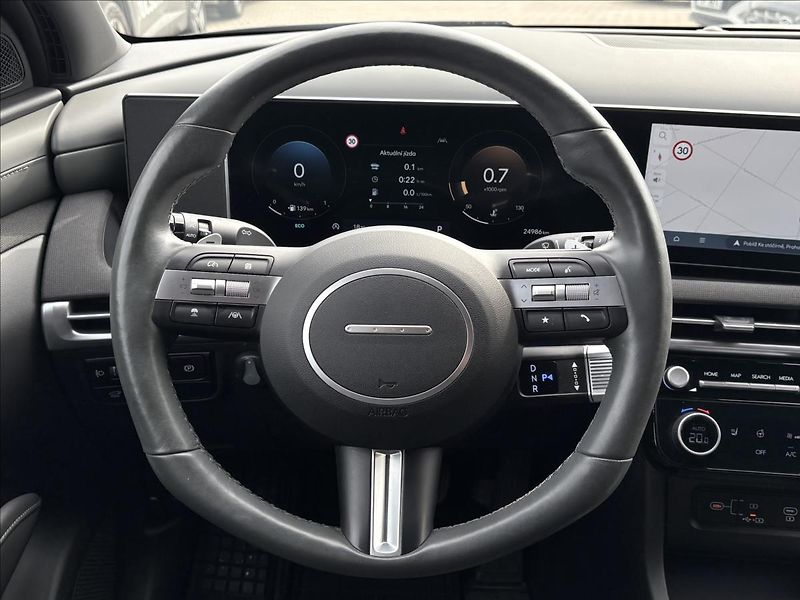 Hyundai Tucson 1,6 T-GDi 4x2 DCT  20 Years - fotka 12 z 17
