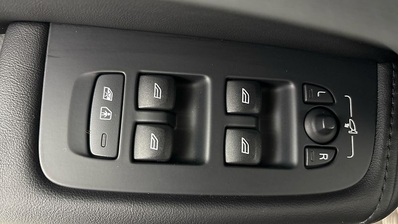 Volvo XC60 2.0 T6 AUT AWD Recharge Inscri - fotka 23 z 32