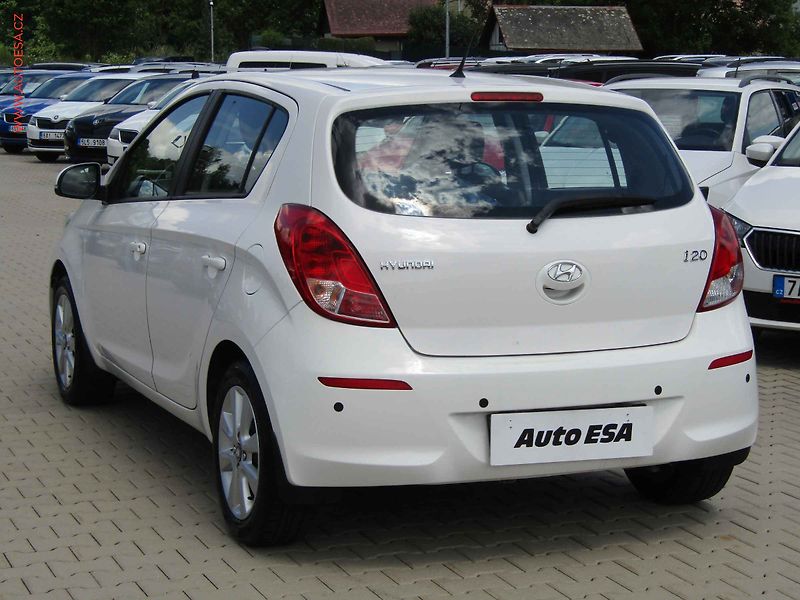 Hyundai i20 (2013) 1.2i, ČR, servis.kniha, AC - fotka 6 z 19