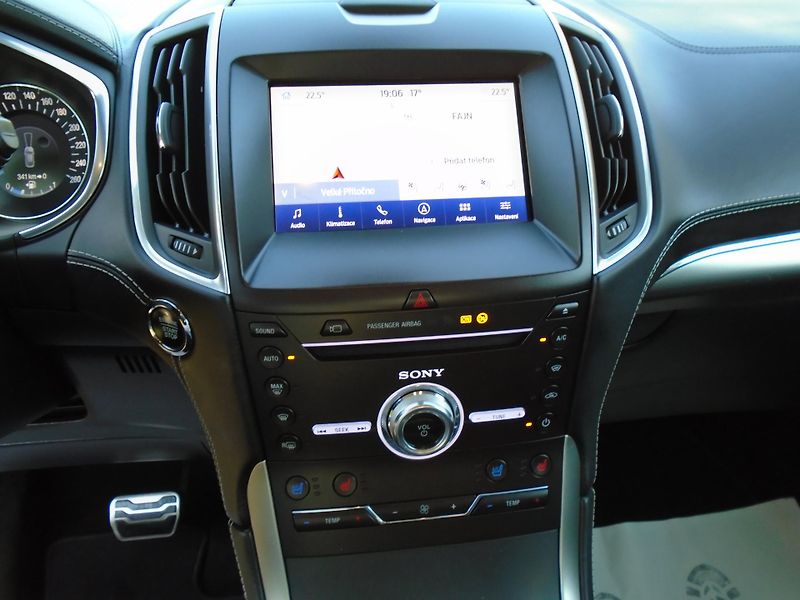 Ford Galaxy 2.5 Duratec FHEV Vignale 7Míst - fotka 23 z 47