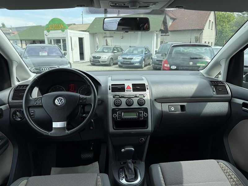Volkswagen Touran 1.4 TSI DSG CROSS - fotka 7 z 13