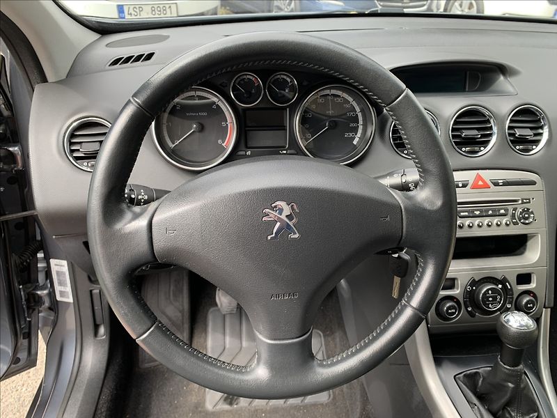 Peugeot 308 1,6 HDI  SW 7.MÍST - fotka 10 z 18