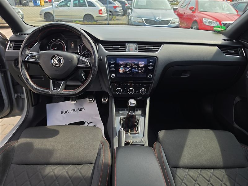 Škoda Octavia III 2,0 TSi 180KW RS Panorama - fotka 25 z 44