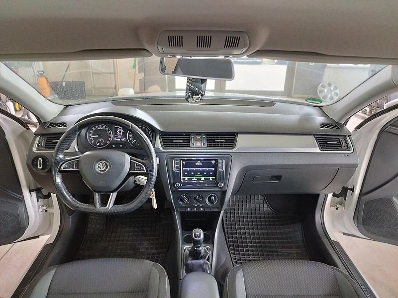 Škoda Rapid (2014) 1,6TDI,66KW,ALU,TAŽNÝ,TOP - fotka 20 z 27