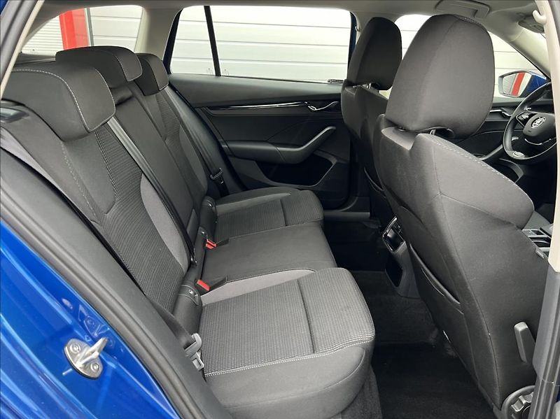 Škoda Octavia 2,0 TDI 85kW Ambition Combi - fotka 18 z 30