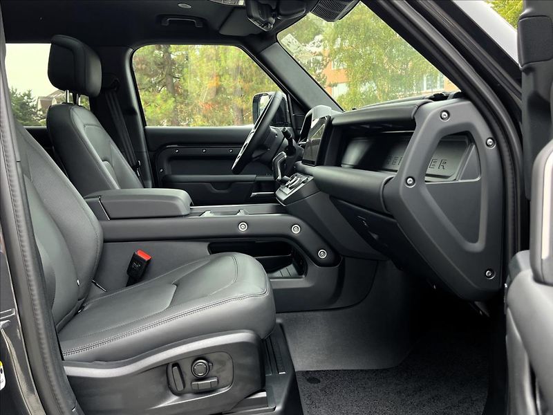 Land Rover Defender (2026) 110 D250 X-DYNAMIC SE - fotka 26 z 27