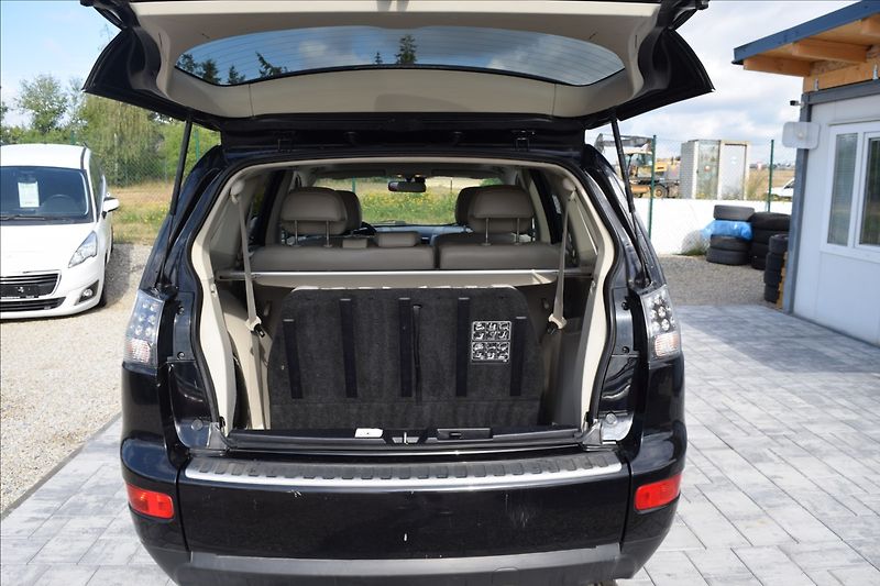 Mitsubishi Outlander 2,2 d 115KW TAŽNÉ 7MÍST 4X4 - fotka 25 z 51