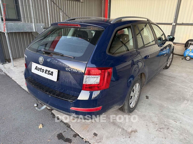 Škoda Octavia (2013) 1.2 TSI, servis.kniha, AC - fotka 2 z 3