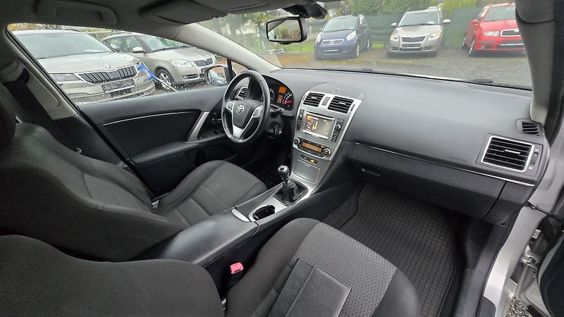 Toyota Avensis 1.8LIFE 1MAJITEL 108KW - fotka 19 z 35