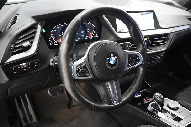BMW Řada 1 120D 2,0 XDRIVE M-SPORT AUT. - fotka 13 z 25