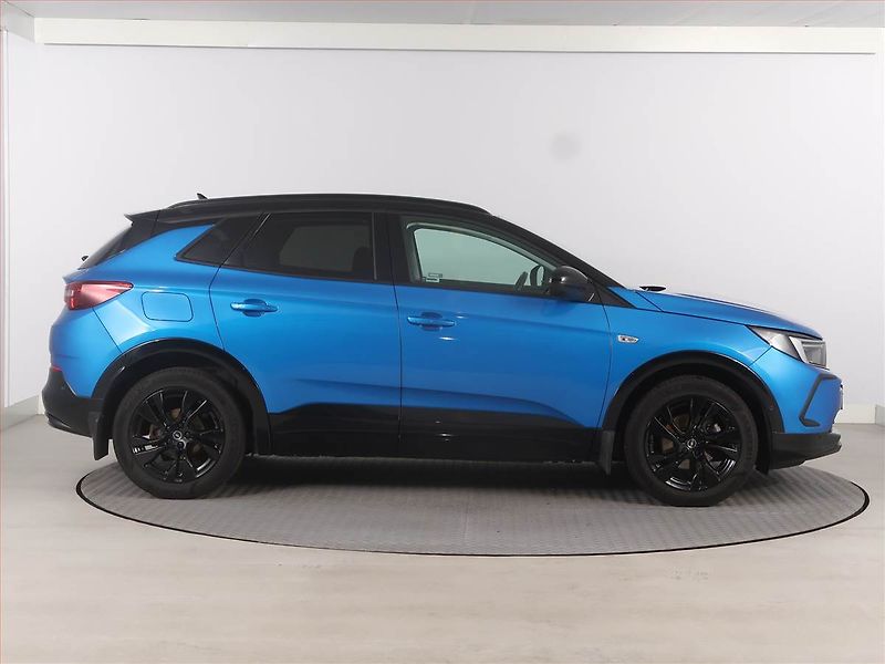 Opel Grandland X (2023) 1.2 Turbo, ČR,1.maj - fotka 6 z 17
