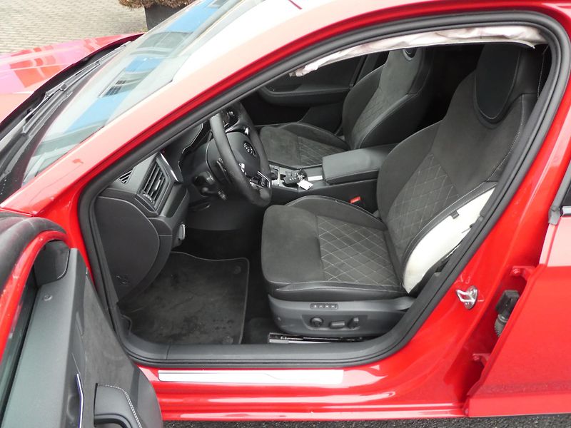 Škoda Superb Kombi 2,0TDi 147kW SPORTLINE - fotka 11 z 15