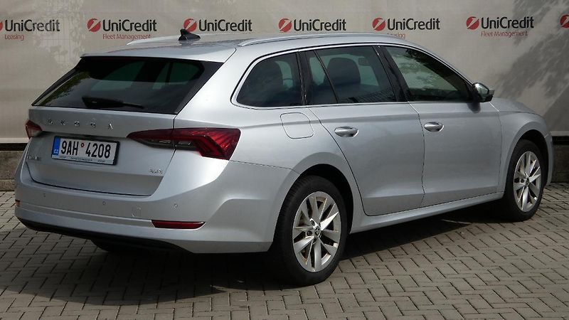 Škoda Octavia Combi 2,0 TDI Style 4x4 DSG 11 - fotka 3 z 25