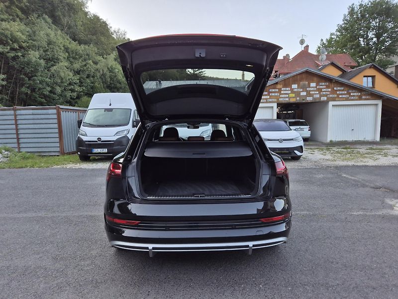 Audi e-tron ZAMLUVENO ! SOH 92% - fotka 14 z 44
