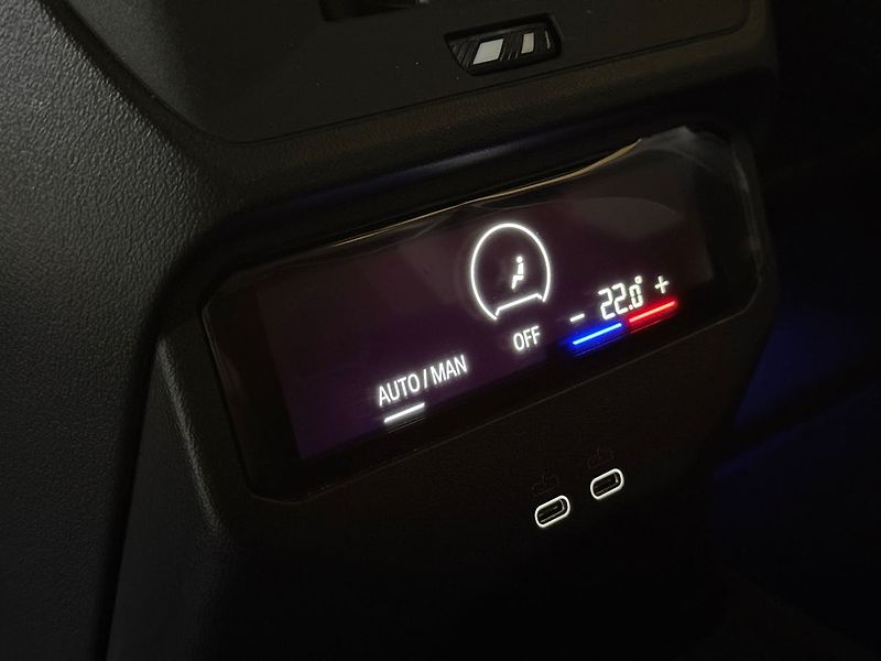 BMW X3 20d xDrive, Tažné, Harman - fotka 35 z 37