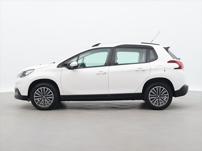 Peugeot 2008 1,2 PureTech 61kW Allure CZ - fotka 4 z 36