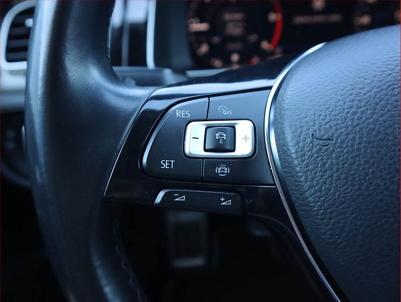 Volkswagen Golf (2019) 1.6 TDI, Automat, Navi - fotka 17 z 21