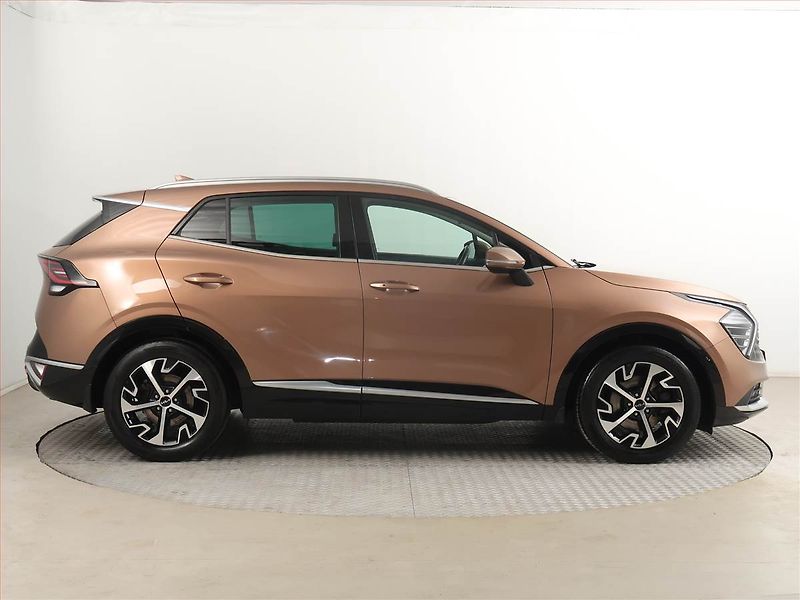 Kia Sportage (2022) 1.6 T-GDI MHEV - fotka 6 z 20