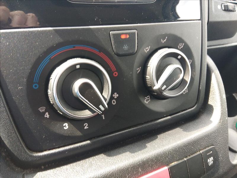 Peugeot Boxer 3,0   3,0 HDi*8 Palet*Spaní*WE - fotka 26 z 37