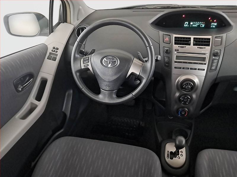 Toyota Yaris (2009) 1.33 Dual VVT-i, Automat - fotka 7 z 15