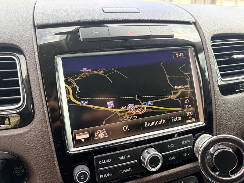 Volkswagen Touareg 3.0TDI V6 DSG 4x4 VZDUCH - fotka 44 z 56