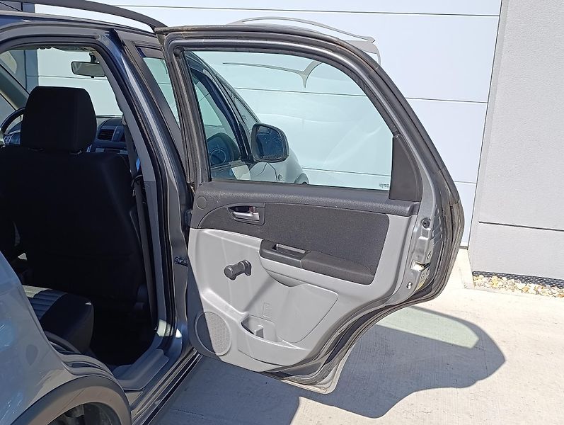 Suzuki SX4 1.6VVT-i 88kW 4X4  - fotka 26 z 29