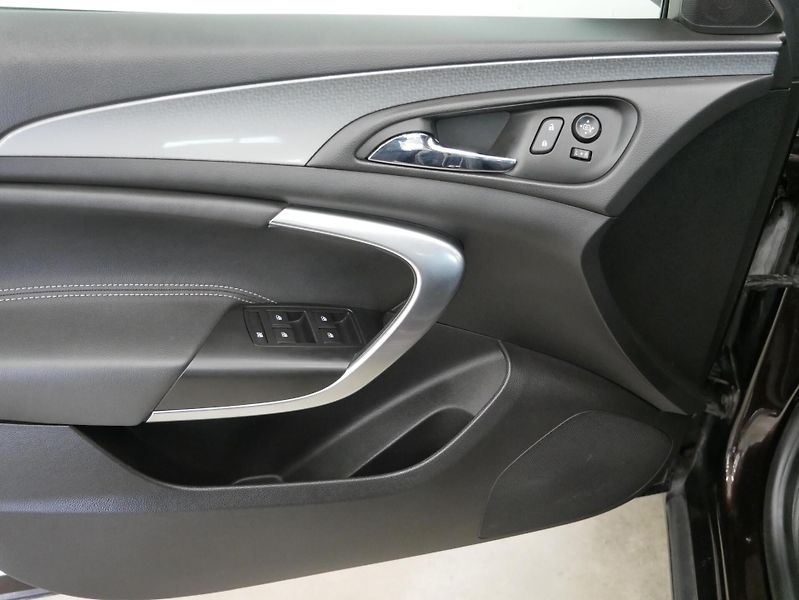 Opel Insignia - fotka 12 z 24