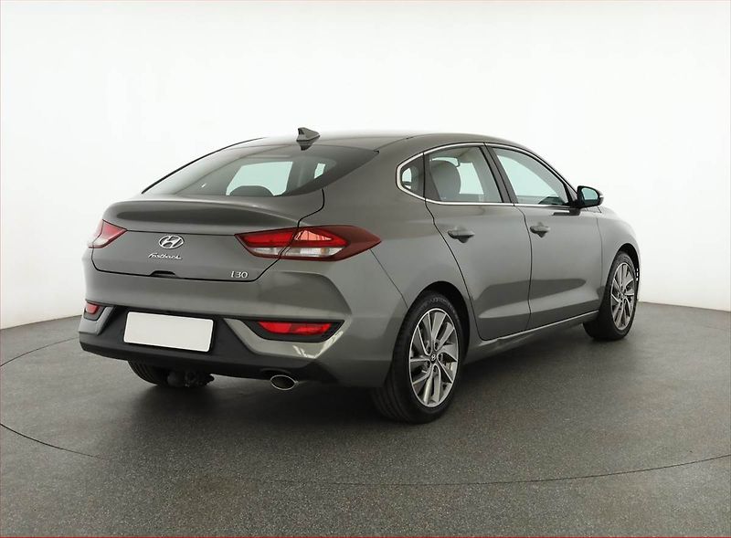 Hyundai i30 (2018) 1.4 T-GDI, ČR,1.maj - fotka 5 z 19