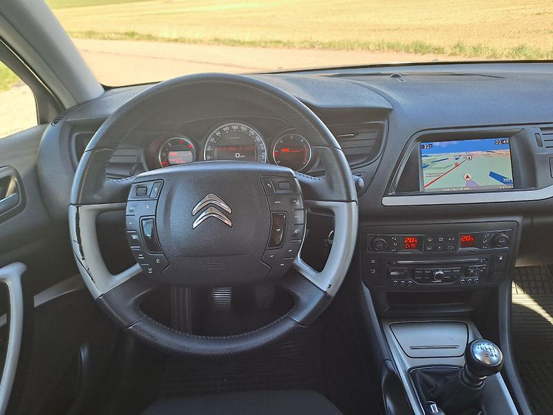 Citroën C5 (2013) 2.0 HDi PĚKNÝ STAV - fotka 18 z 30