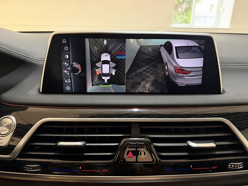BMW Řada 7 BMW 740d xDrive M-Paket CZ - fotka 32 z 50