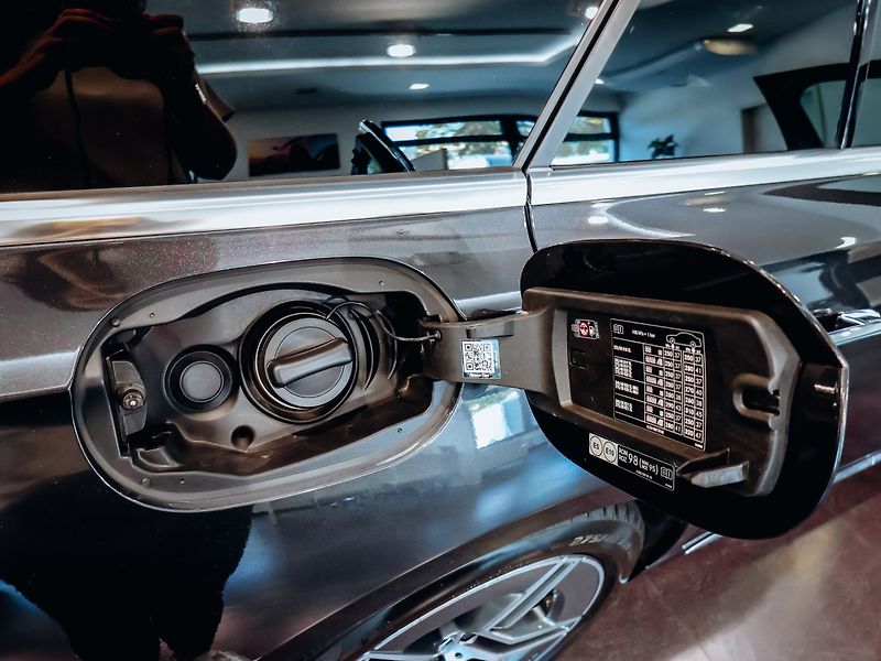 Mercedes-Benz Třídy E E 450 4MATIC 280 kW AMG - fotka 36 z 38