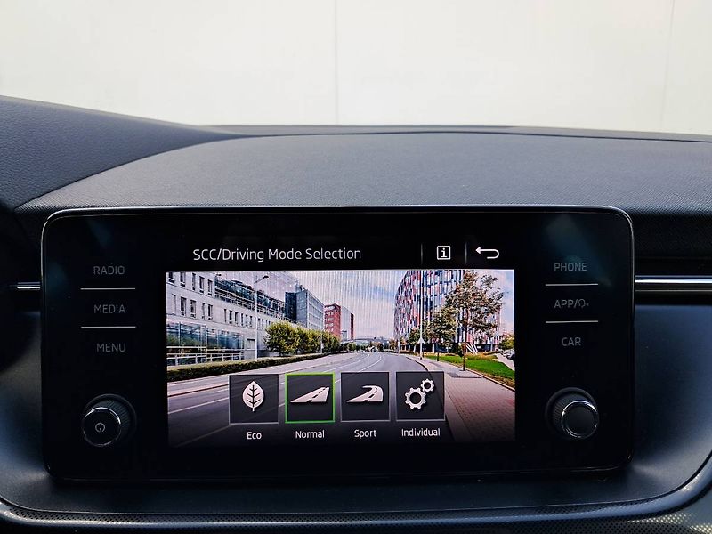 Škoda Scala (2020) STYLE Paket Extra + Dynamic TS - fotka 8 z 29