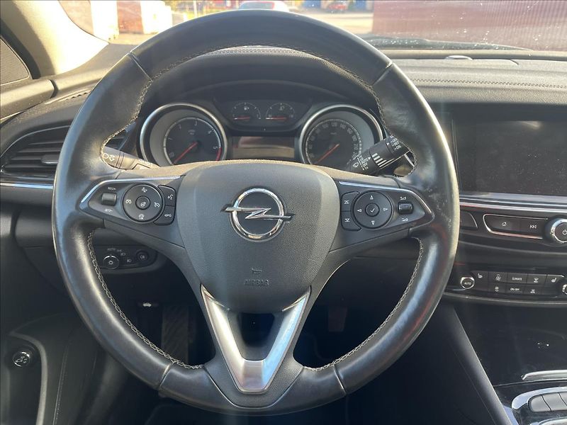 Opel Insignia 1,6 CDTi 100kW SPORTS TOURER - fotka 15 z 43