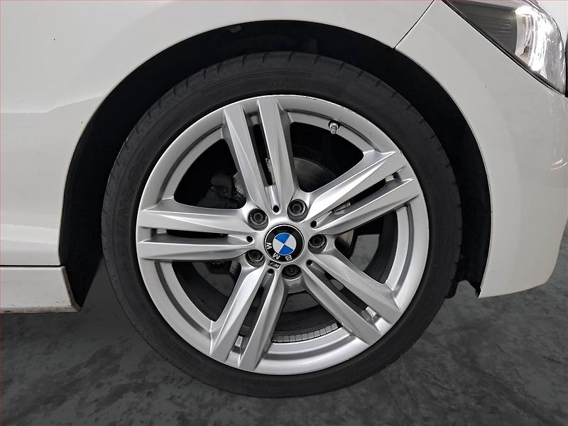 BMW Řada 1 (2015) 116d, Navi, Xenony - fotka 15 z 18