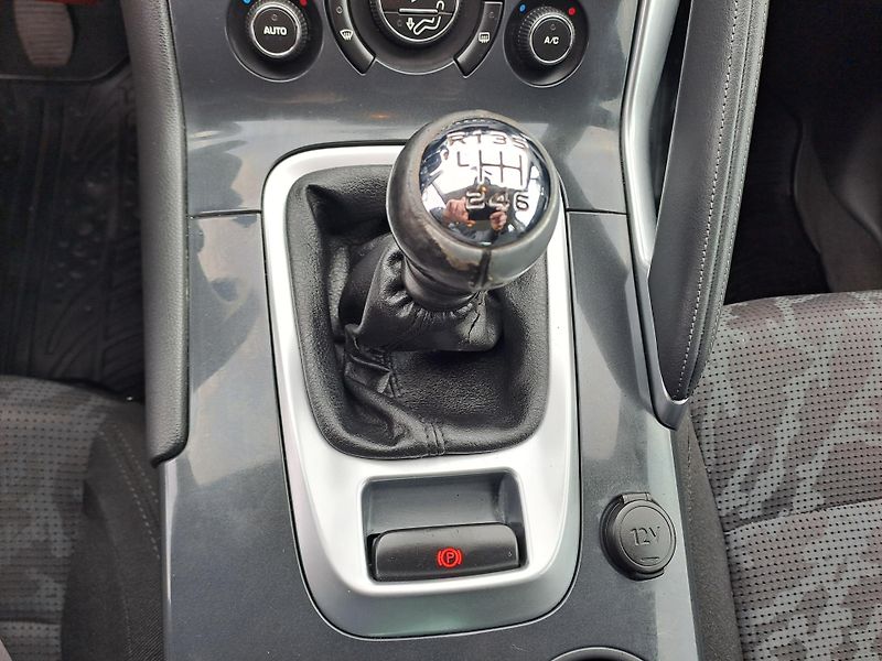 Peugeot 3008 (2010) 1.6 HDi - fotka 21 z 28
