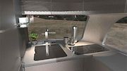 Uvnitř přívěsu samozřejmě není místa nazbyt, ale designérům se podařilo celkem elegantně zakomponovat vše potřebné.