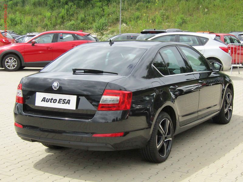 Škoda Octavia (2014) 2.0TDi, ČR, DSG, bixen, navi - fotka 4 z 18
