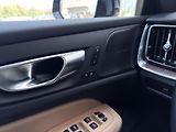 Volvo V60 T8 AWD ULTRA DARK // 335 kW - náhled 25