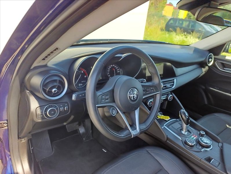 Alfa Romeo Giulia 2,2 JTD Automat Navi ,Tempomat - fotka 12 z 33