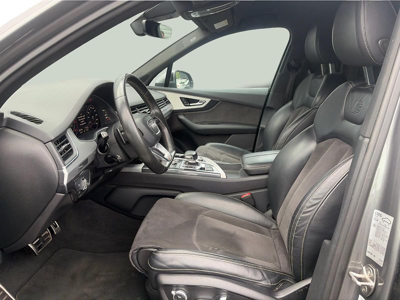 Audi Q7 3.0TDi S-Line Quattro 7míst - fotka 12 z 23