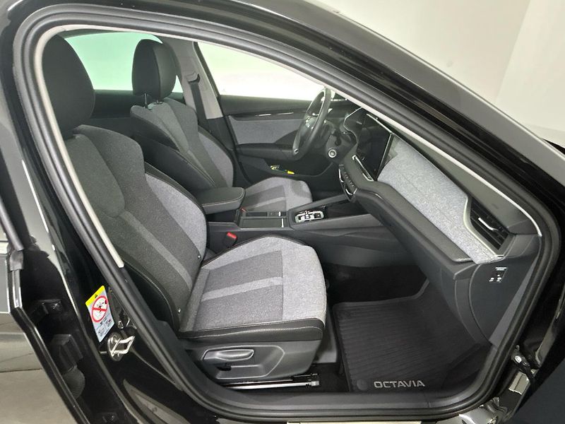 Škoda Octavia Top Selection DSG - fotka 9 z 29