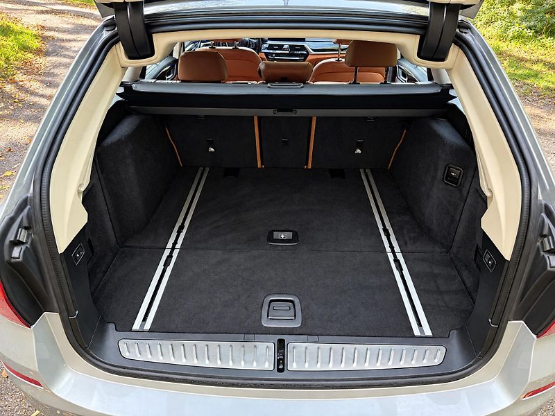 BMW Řada 5 2,0 530i xDrive Luxury Line - fotka 10 z 40
