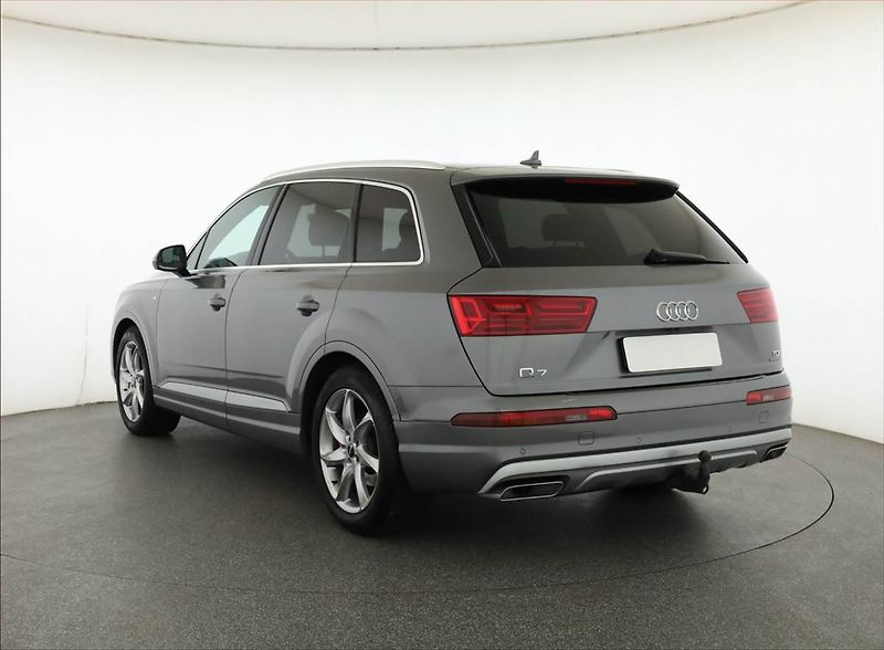 Audi Q7 (2017) S-Line 3.0 TDI - fotka 4 z 21
