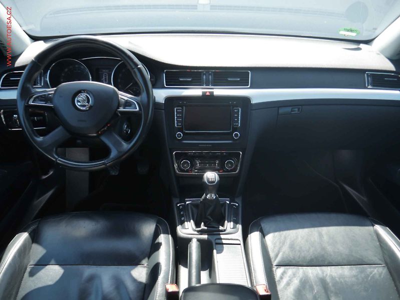 Škoda Superb (2014) 2.0TDi, Kůže, navi - fotka 8 z 14