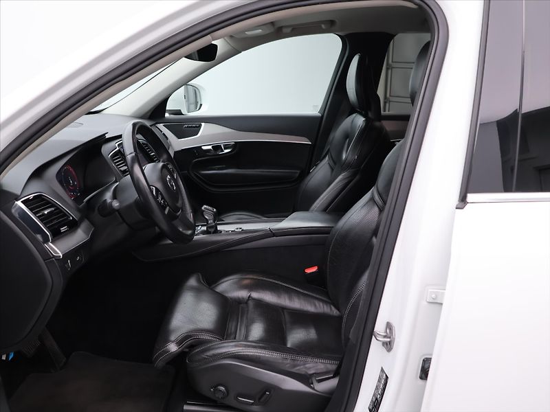 Volvo XC90 2,0 D 165 kW Inscription CZ - fotka 11 z 27