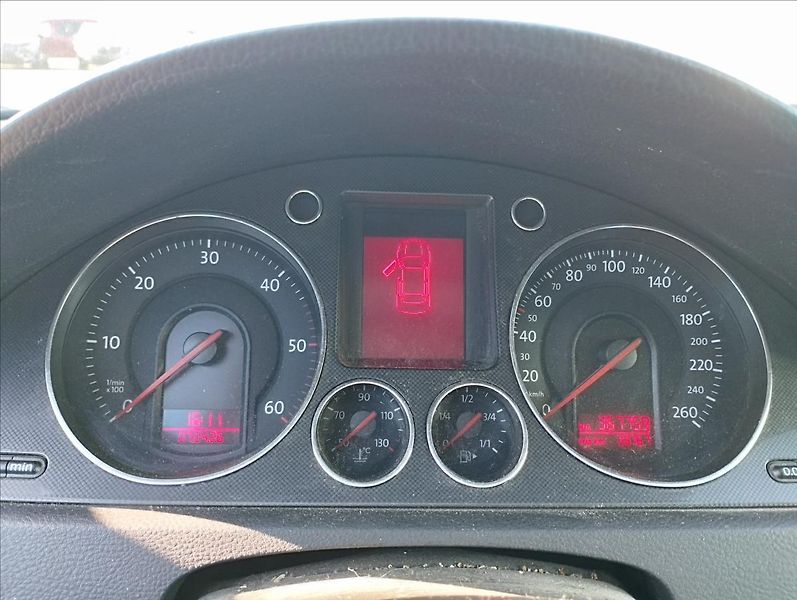 Volkswagen Passat 2,0 TDi 103KW - fotka 11 z 15